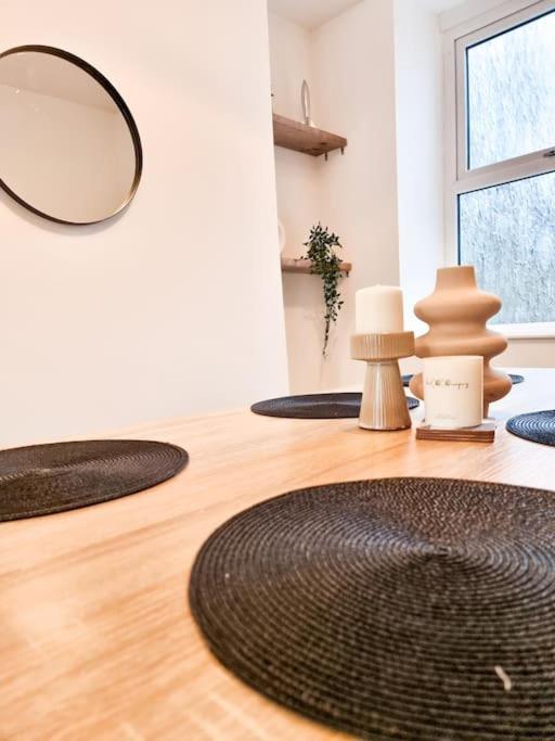 4-Bedroom Home - Perfect For Those Working In Bridgend - By Tailored Accommodation Kültér fotó