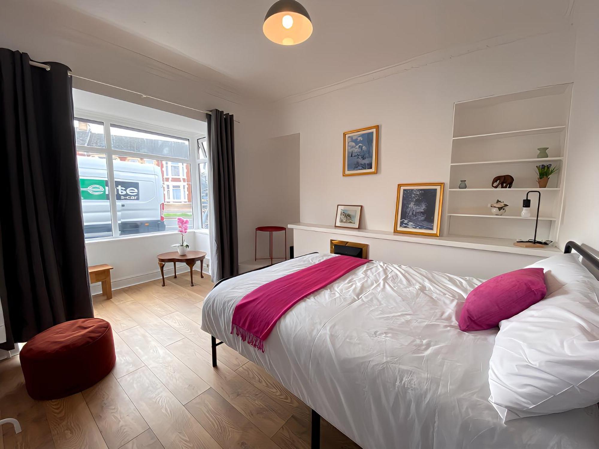 4-Bedroom Home - Perfect For Those Working In Bridgend - By Tailored Accommodation Kültér fotó